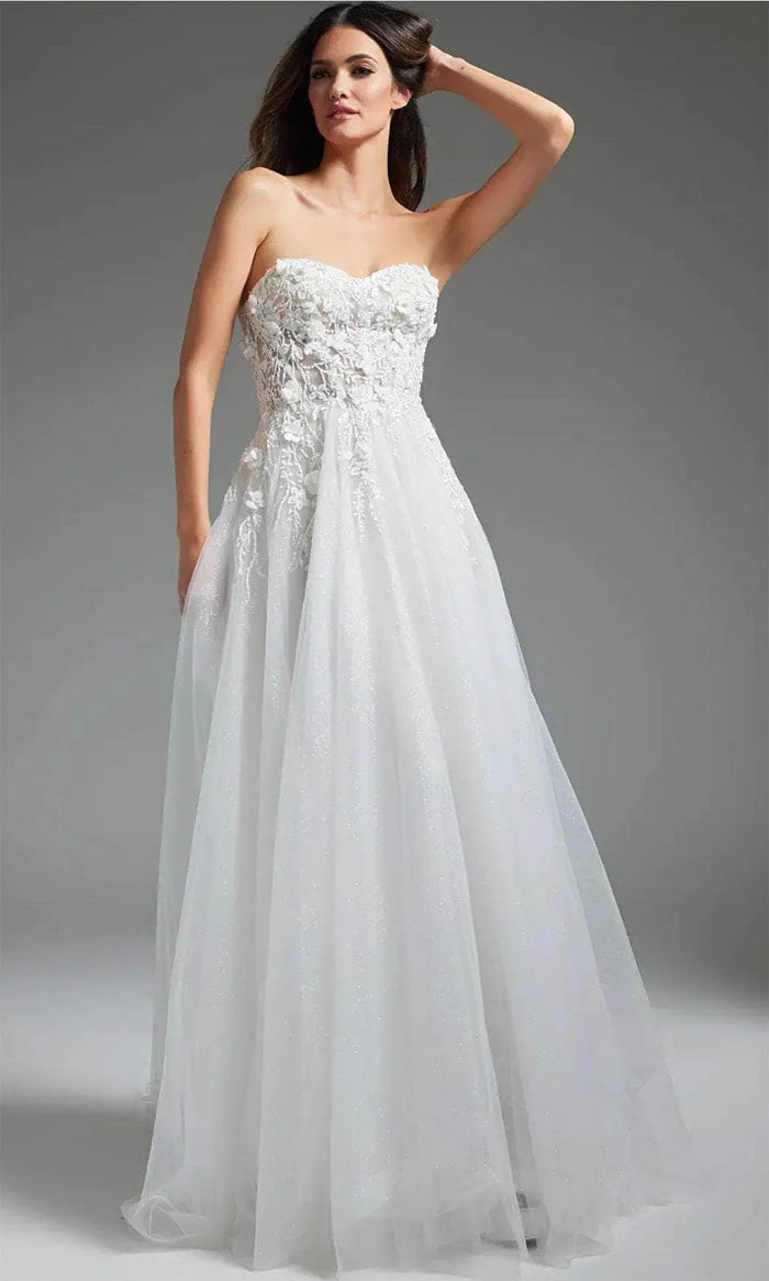 Applique Ornate Sleeveless Bridal Gown Wedding Dresses