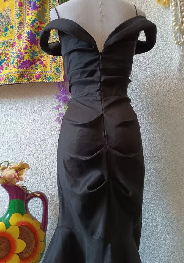 Black Off-The-Shoulder Ruched Mermaid Maxi Gown