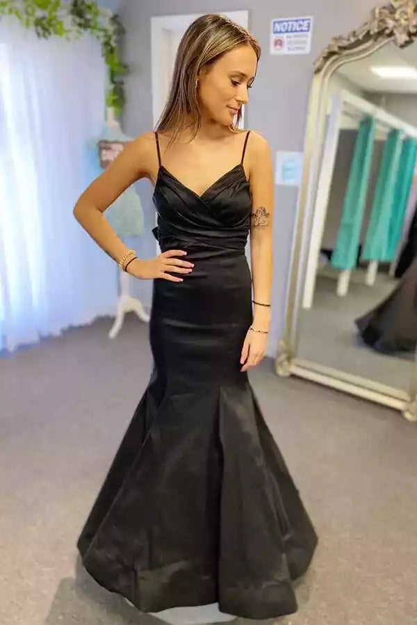 Black Satin Spaghetti Strap Bow-Back Mermaid Gown – Sleek & Elegant Evening Party Dress