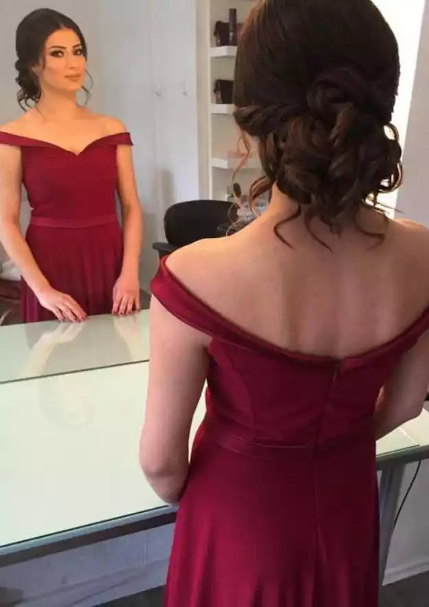 Burgundy Off-Shoulder Ball Gown – Romantic & Timeless Evening Party Dress