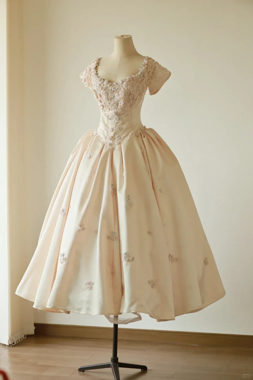 Cap Sleeve Sweetheart Neckline Formal Dress with Floral Embroidery