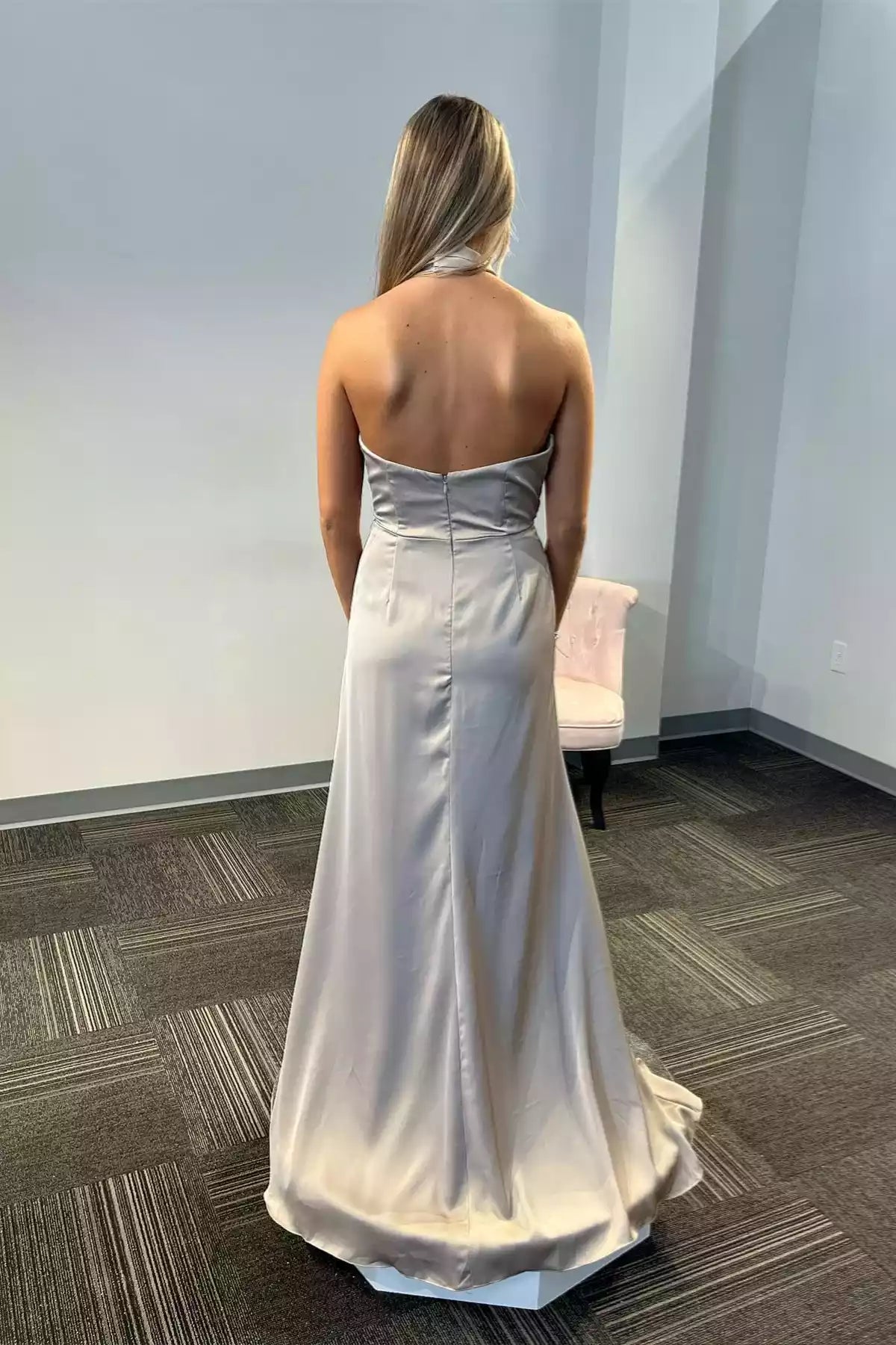 Champagne Satin Halter-Neck Mermaid Gown – Elegant & Modern Evening Party Dress