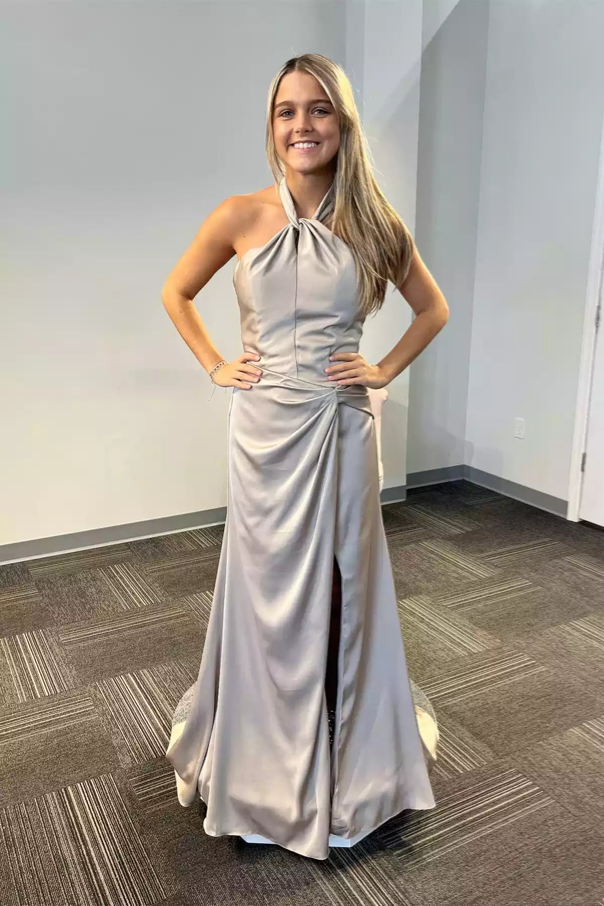 Champagne Satin Halter-Neck Mermaid Gown – Elegant & Modern Evening Party Dress