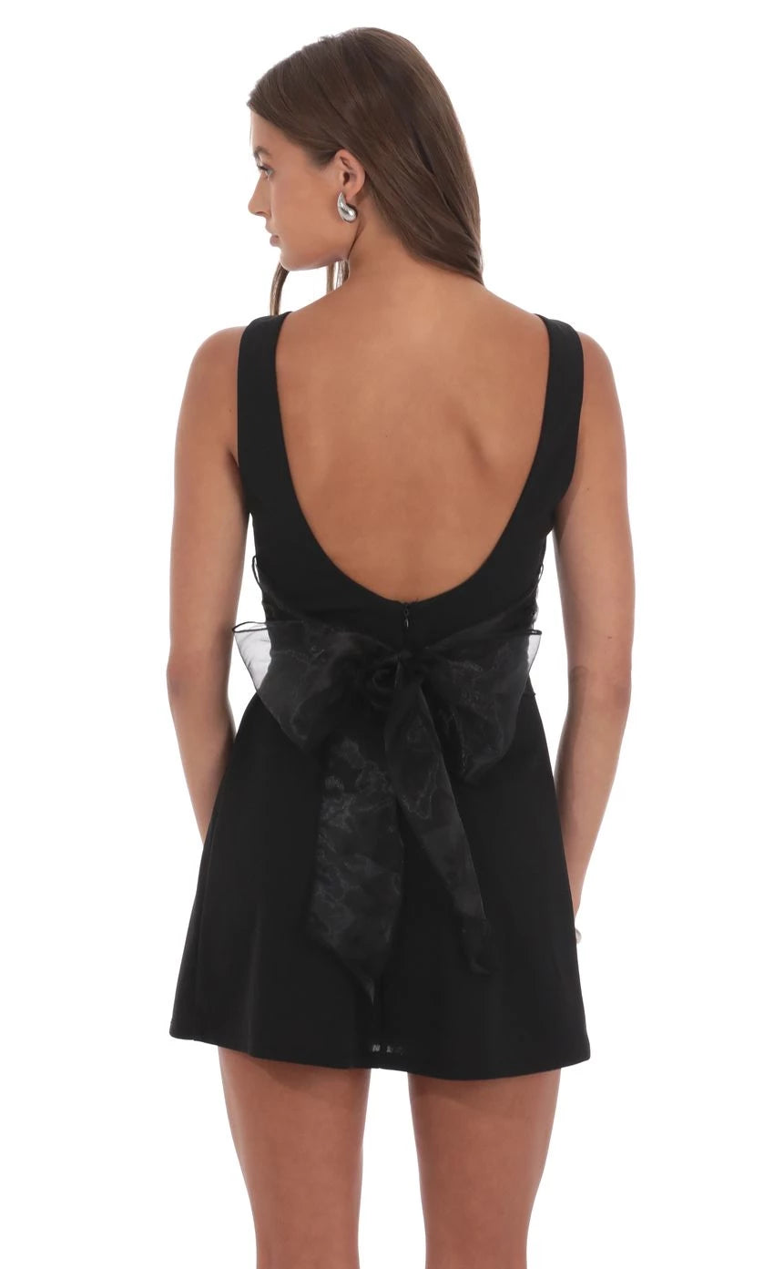 Chic A-Line Boat-Neck Sleeveless Bow-Back Short Length Homecoming Dresses