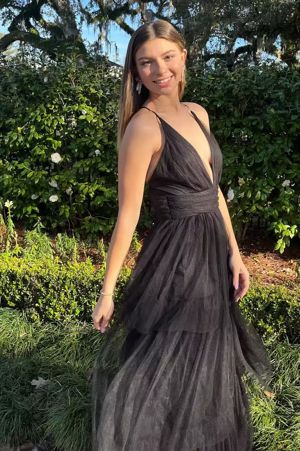 Chic A-line Spaghetti-Strap Deep V-neck Tiered-Skirt Floor-Length Formal Gown