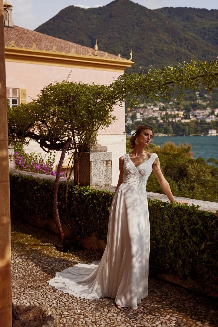 Chiffon A-Line Wedding Dress with Pleated V-Neckline and Bow Wedding Dresses