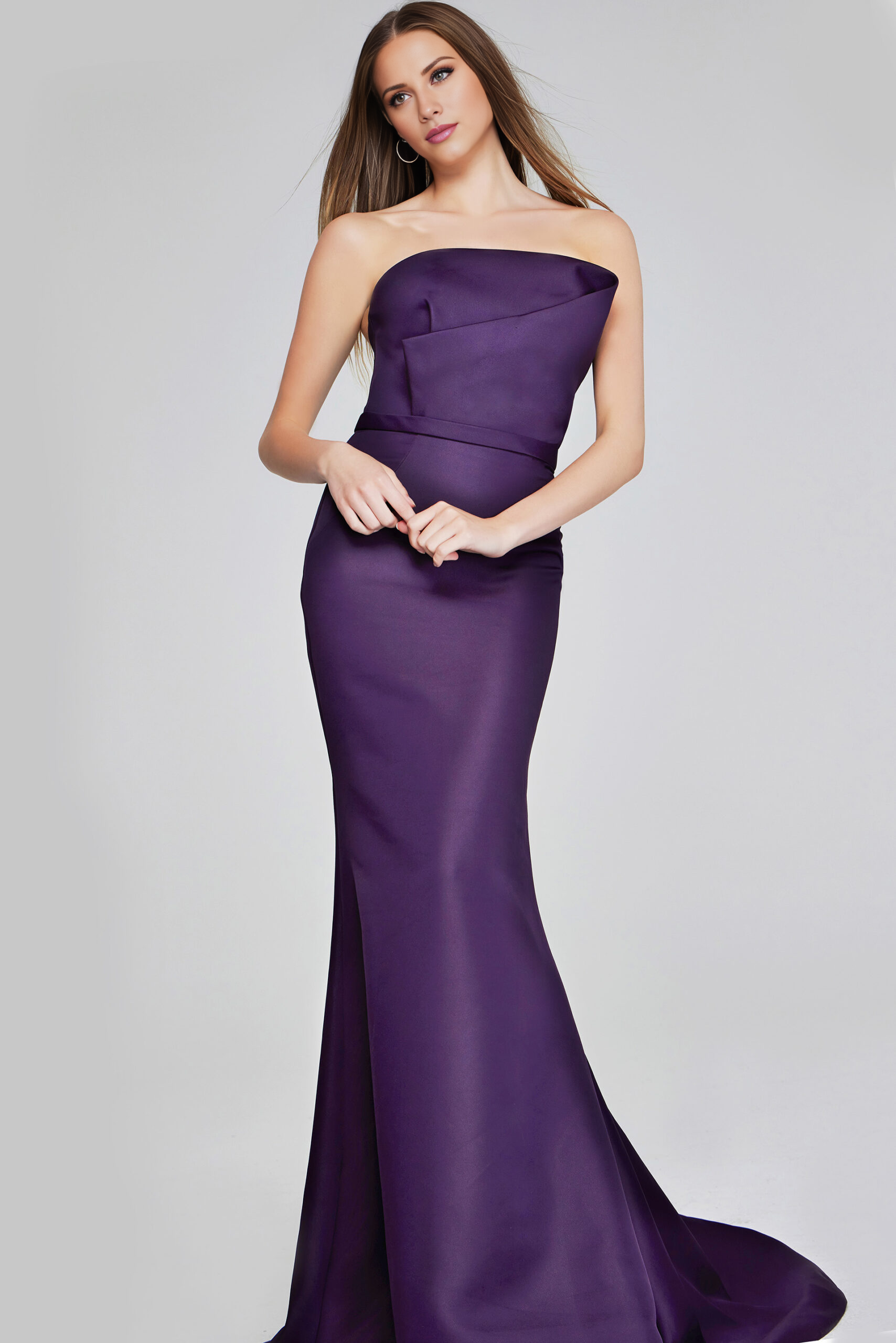 Classic  Strapless Gown with Elegant Silhouette Evening Dresses