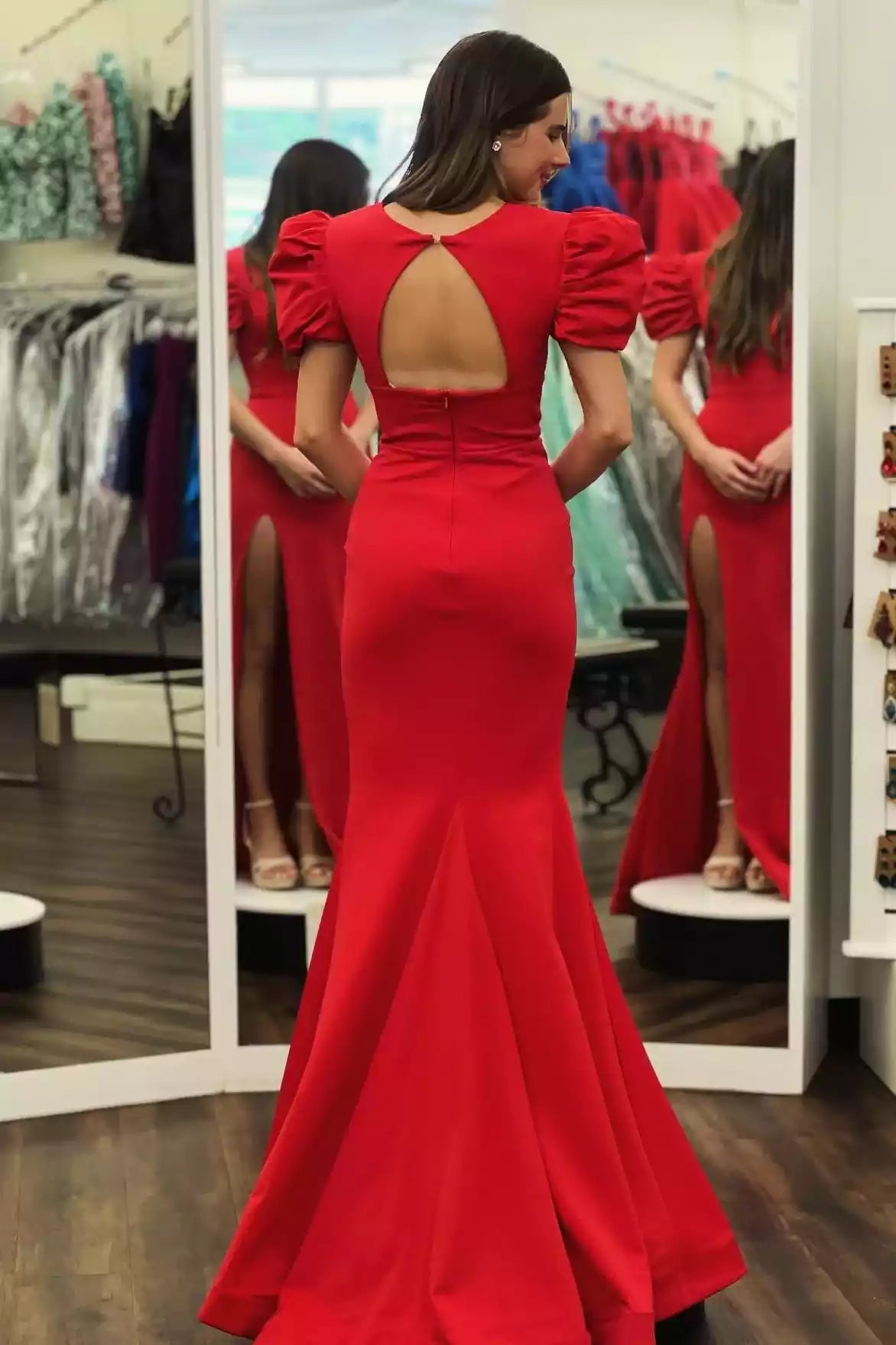 Crimson Puff-Sleeve Keyhole-Back Mermaid Gown – Regal & Modern Evening Party Dress