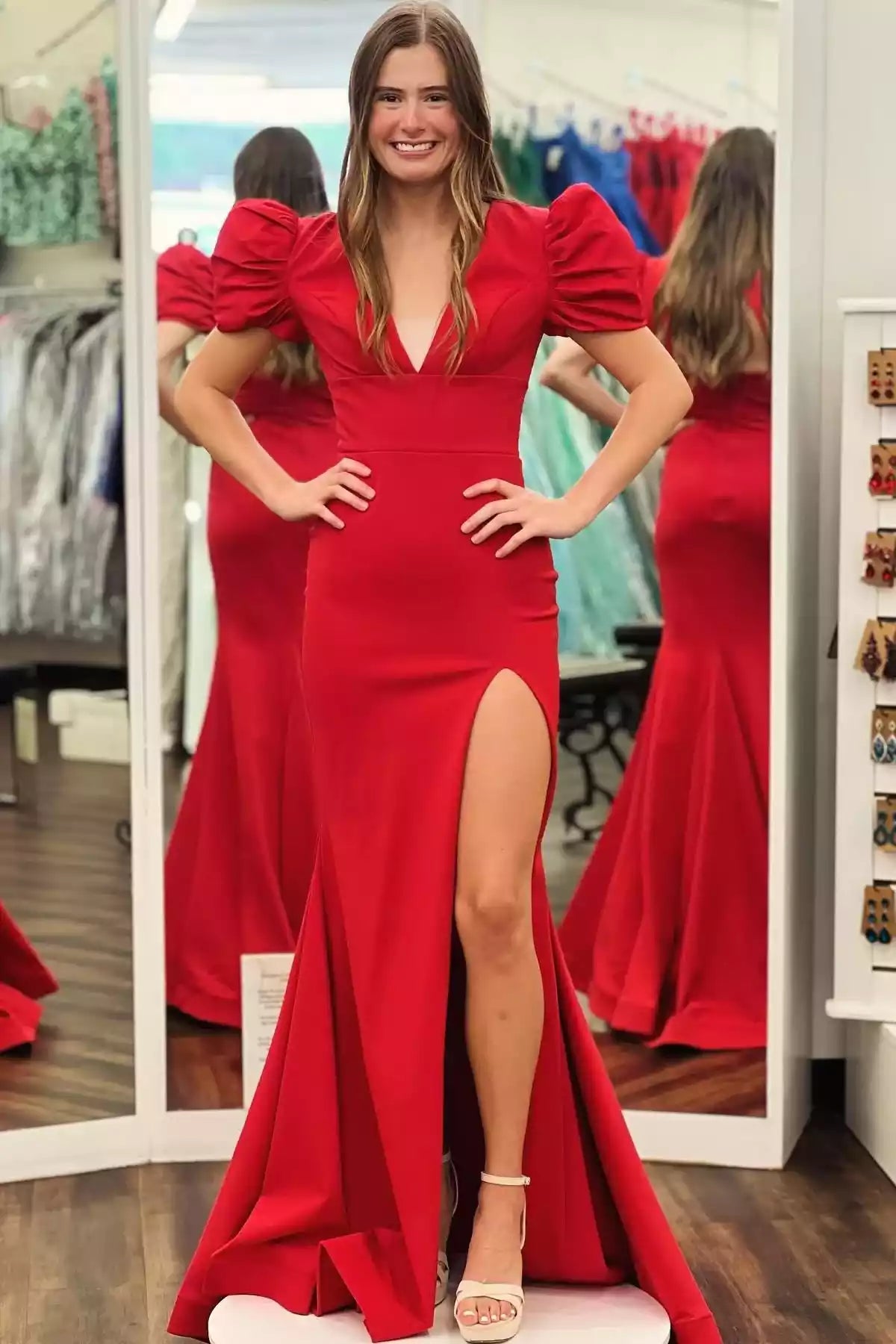 Crimson Puff-Sleeve Keyhole-Back Mermaid Gown – Regal & Modern Evening Party Dress