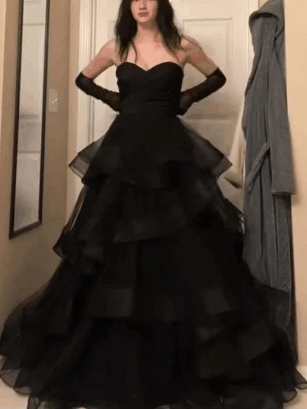 Dramatic Strapless Tiered Tulle Evening Dresses with Sweetheart Neck and Voluminous Ruffle Skirt Formal Gown