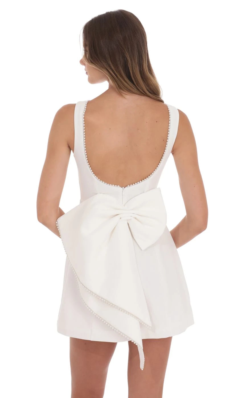 Elegant A-Line Boat-Neck Sleeveless Bow-Back Short Length Homecoming Dresses