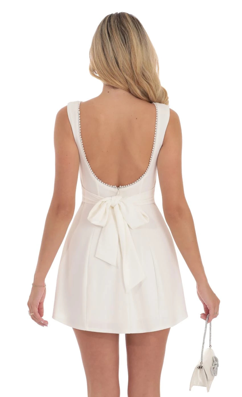 Elegant A-Line Jewel-Neck Sleeveless Bow-Back Short Length Homecoming Dresses