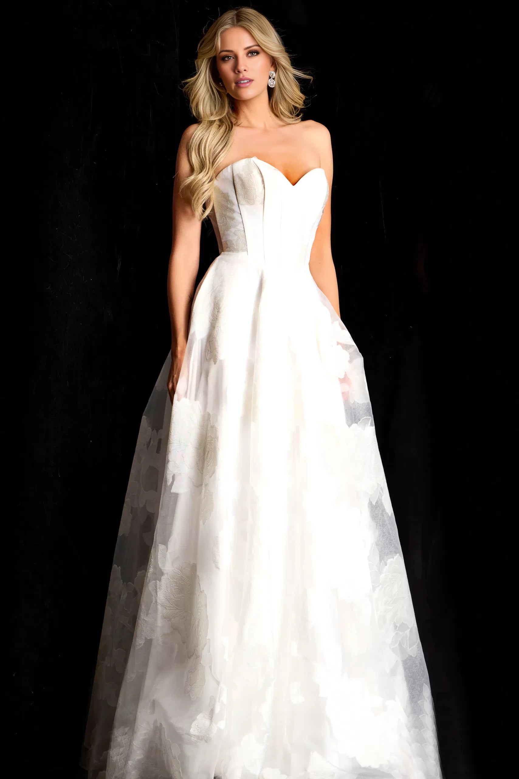 Elegant Ball Gown Strapless Floral-Accent Long Length Evening Dresses