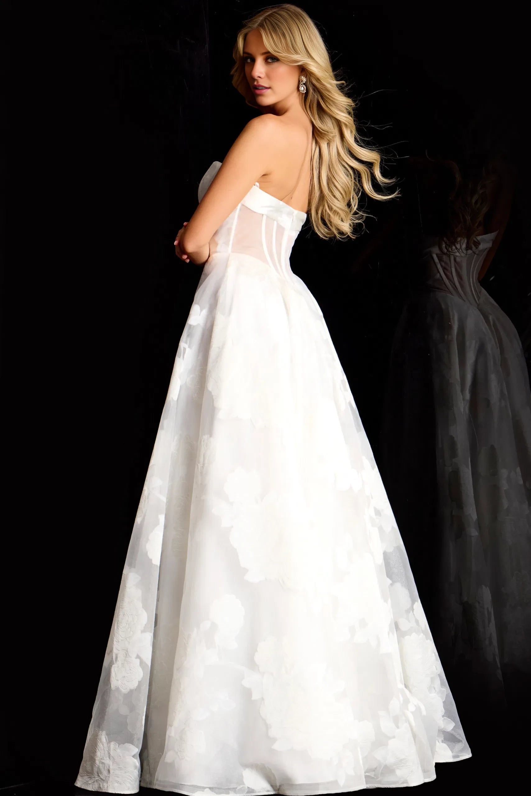 Elegant Ball Gown Strapless Floral-Accent Long Length Evening Dresses
