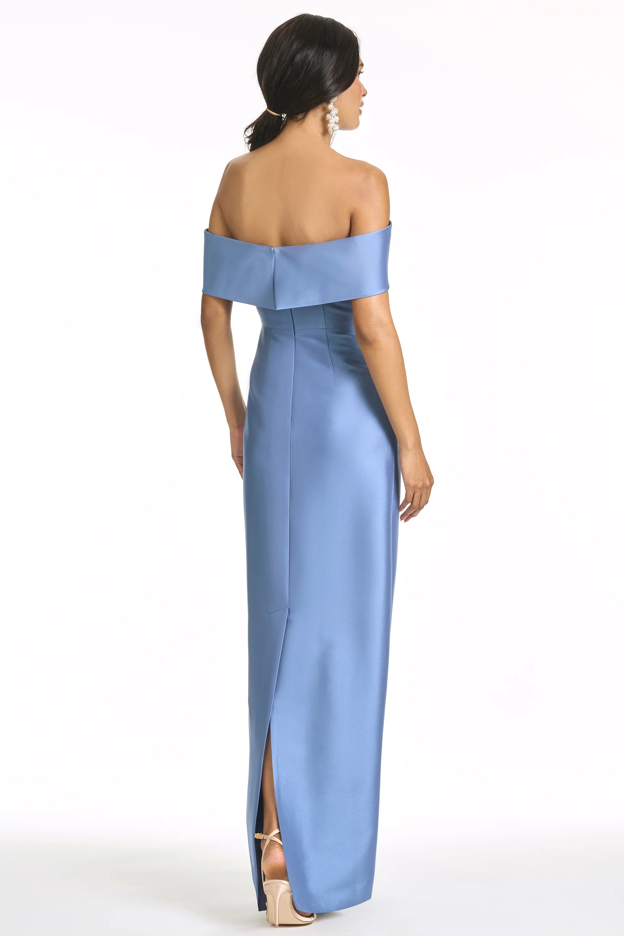 Elegant Off-the-Shoulder Mother of the Bride Dresses with Bow Accent, Back Slit Design and Form-Fitting Satin Mermaid Maxi Silhouette Formal Gown