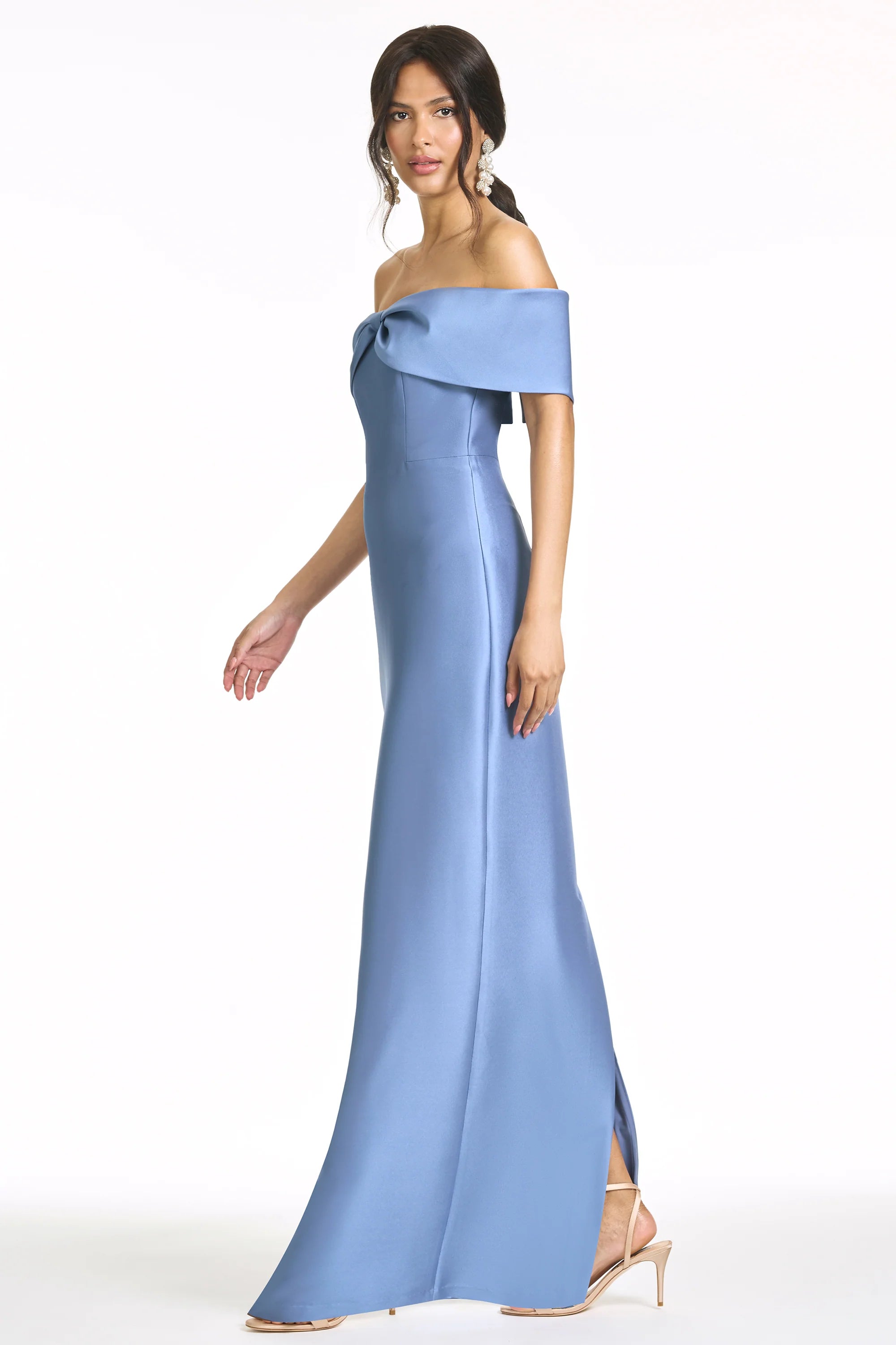 Elegant Off-the-Shoulder Mother of the Bride Dresses with Bow Accent, Back Slit Design and Form-Fitting Satin Mermaid Maxi Silhouette Formal Gown