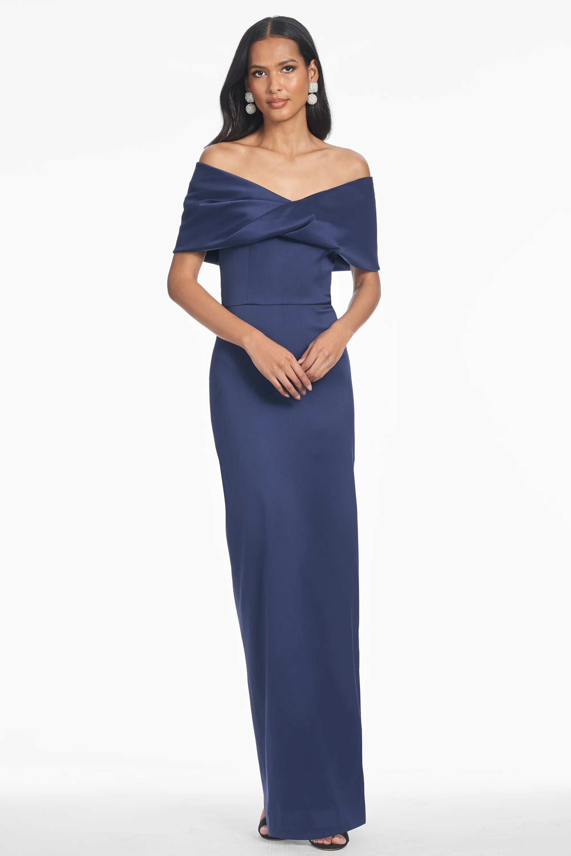 Elegant Off-the-Shoulder Mother of the Bride Dresses with Twisted Bodice Detail, Side Slit Design and Form-Fitting Satin Mermaid Maxi Silhouette Formal Gown