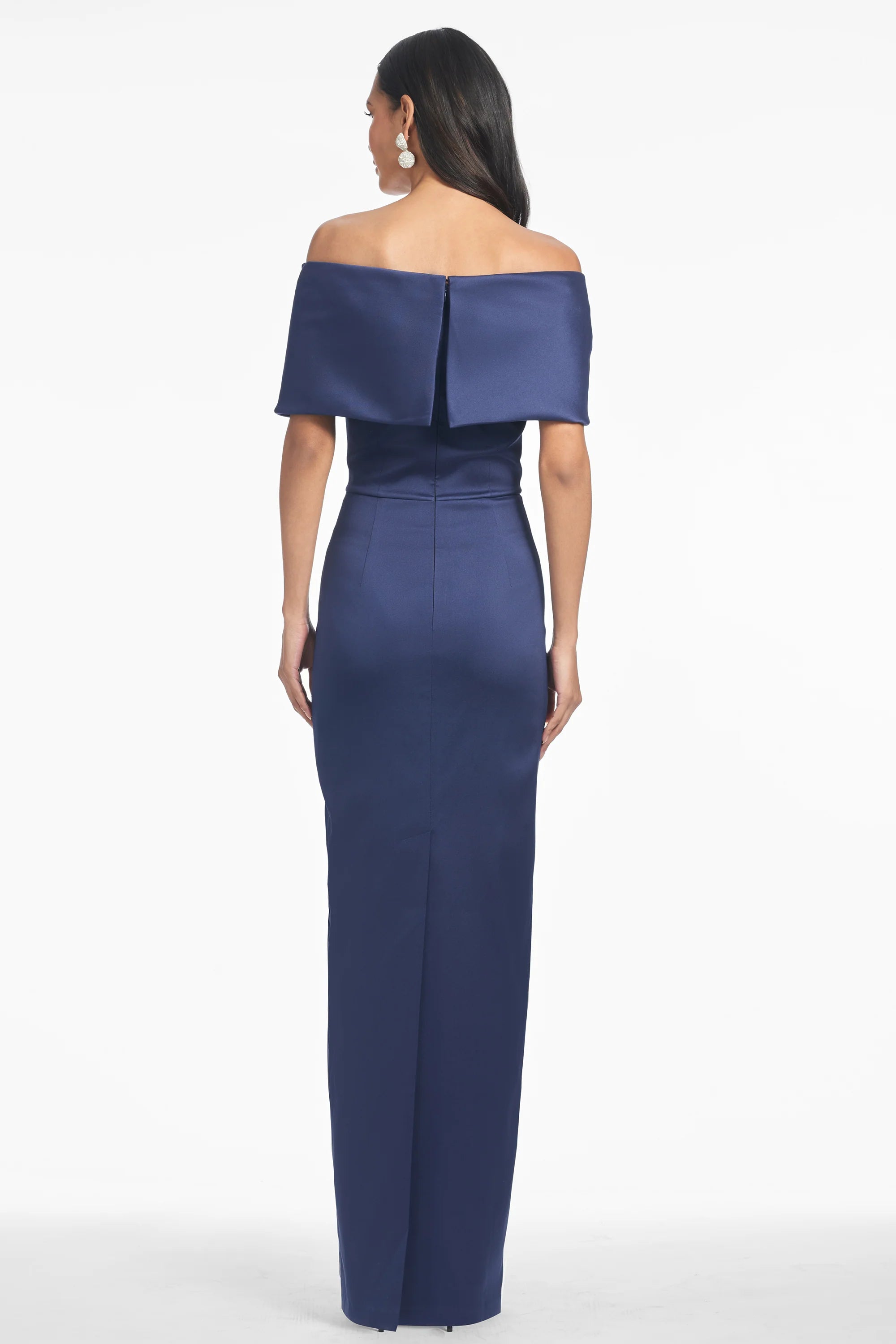 Elegant Off-the-Shoulder Mother of the Bride Dresses with Twisted Bodice Detail, Side Slit Design and Form-Fitting Satin Mermaid Maxi Silhouette Formal Gown