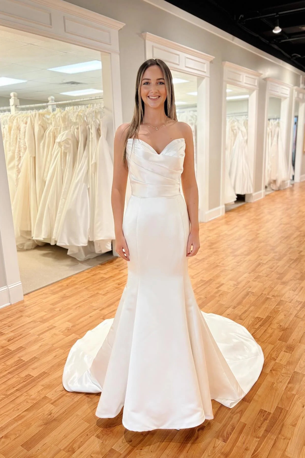 Elegant Wedding Dress with Strapless Neckline, Back Bow and Mermaid Train
