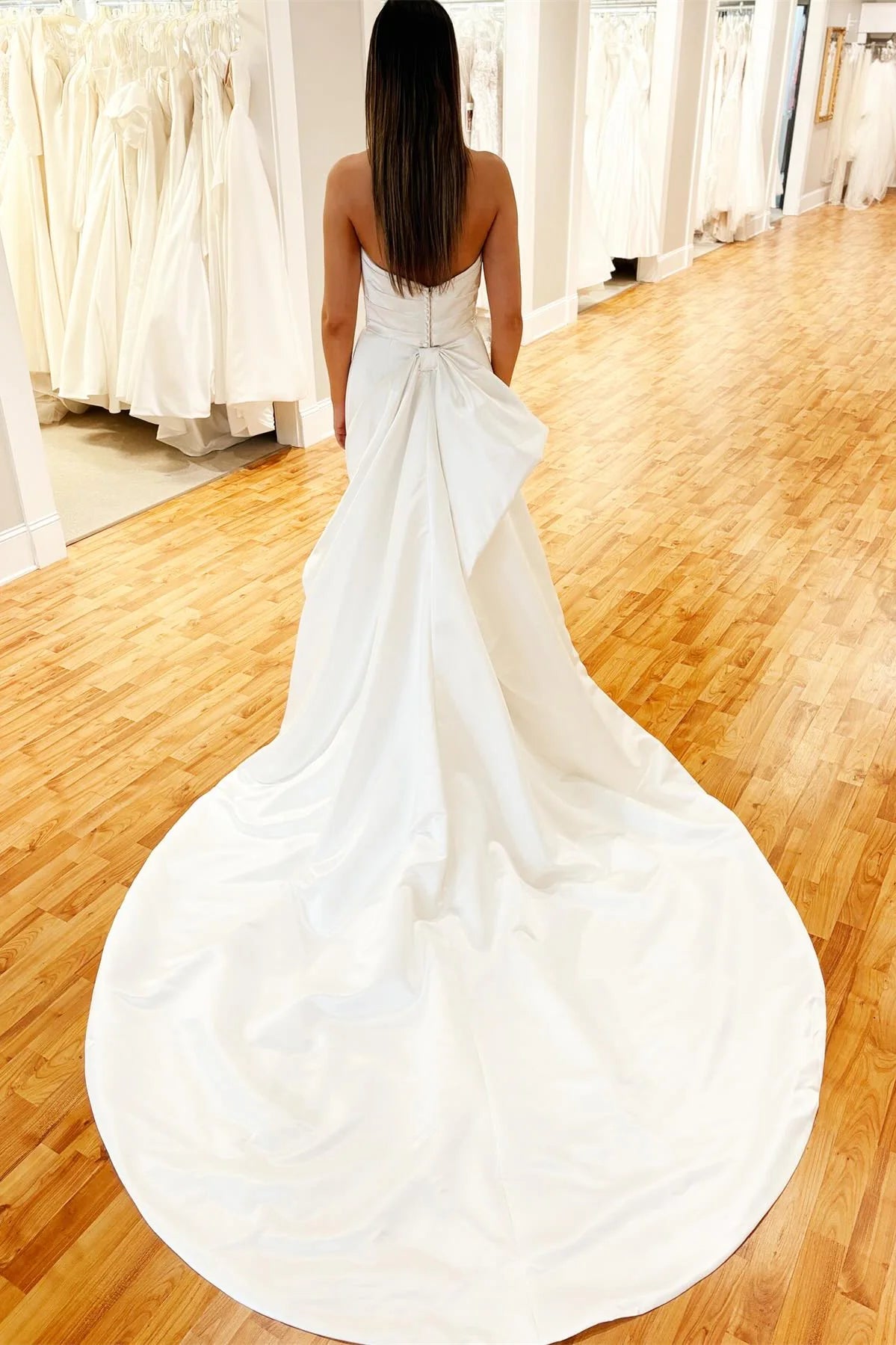 Elegant Wedding Dress with Strapless Neckline, Back Bow and Mermaid Train