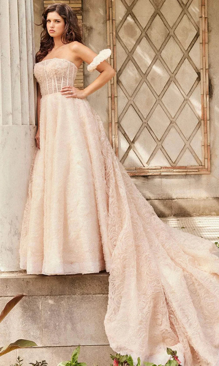 Embossed Floral Bridal Gown Wedding Dresses With Attached Train