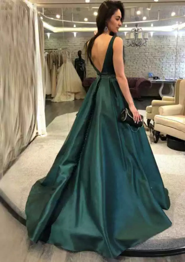 Emerald Green Satin Sleeveless Open-Back A-Line Gown – Luxurious & Sophisticated Evening Party Dress