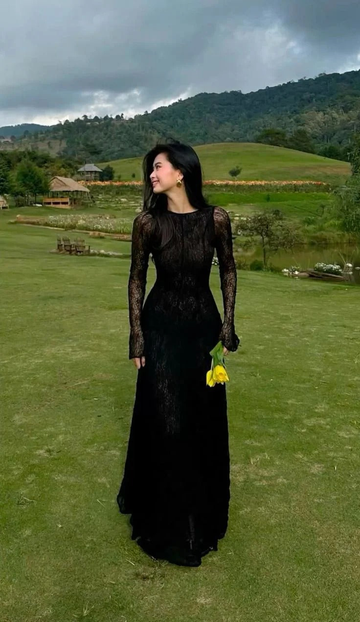Ethereal A-Line Round-Neck Long-Sleeve Open-Back Black Lace Prom Dresses