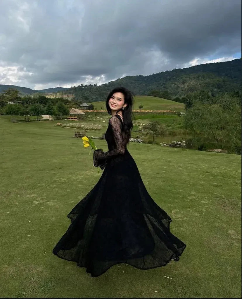 Ethereal A-Line Round-Neck Long-Sleeve Open-Back Black Lace Prom Dresses