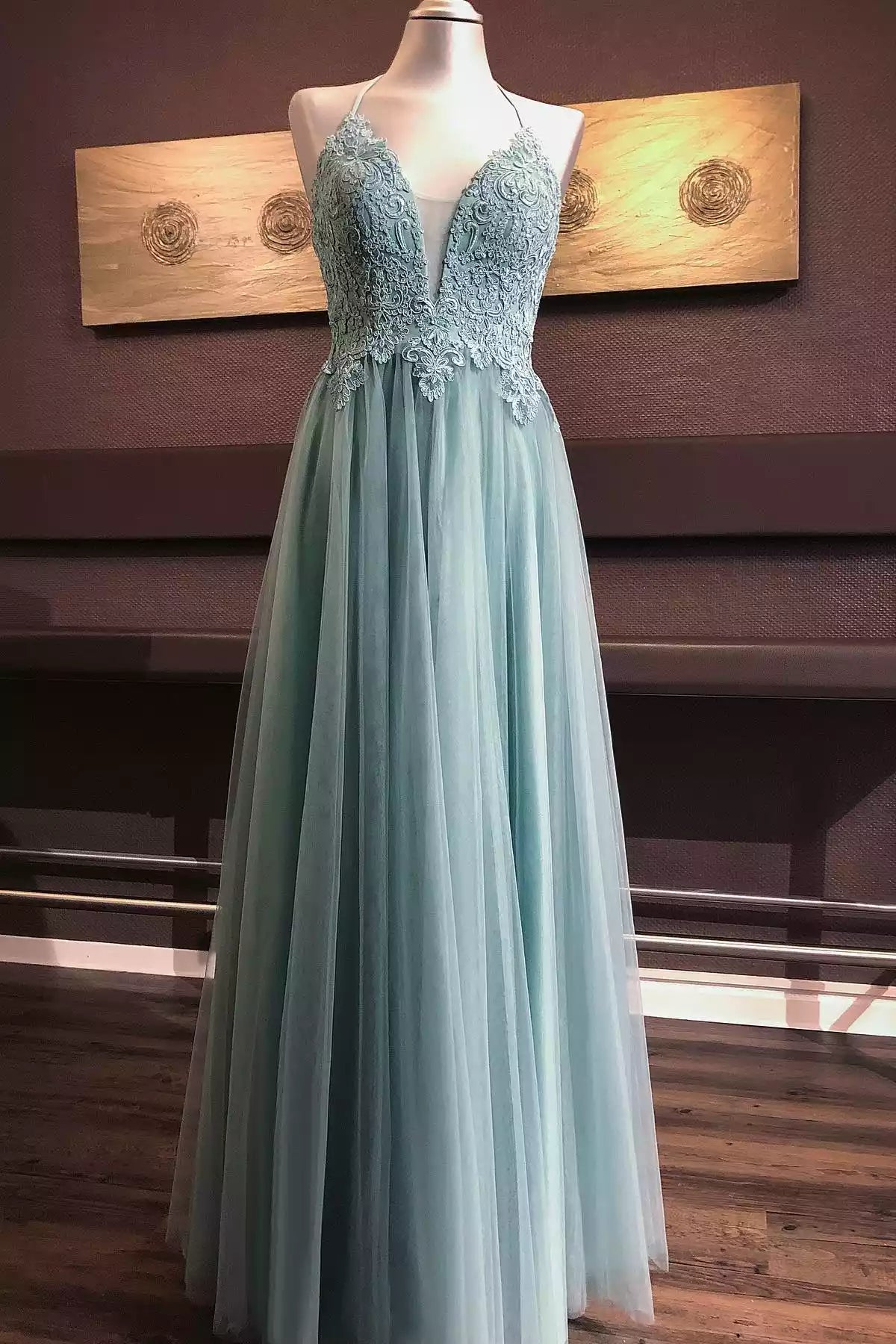 Ethereal A-line Halter-Strap Lace-Bodice Floor-Length Prom Gown