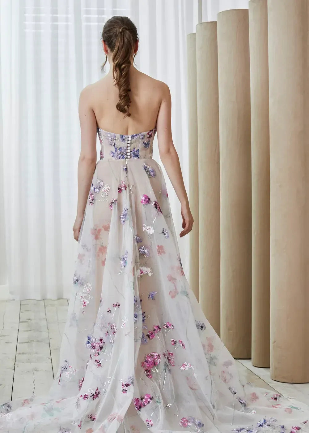Floral Embroidered Tulle Gown – Strapless Sweetheart Prom Dress with Train and Slit