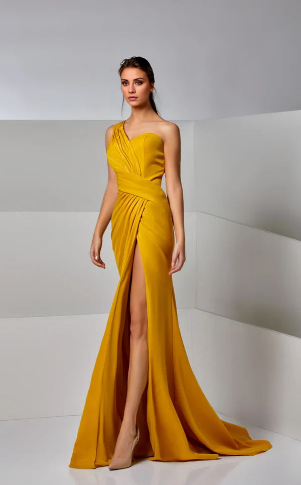 Iconic Asymmetrical Sweetheart Neckline Floor-length Dress Couture Evening Dresses