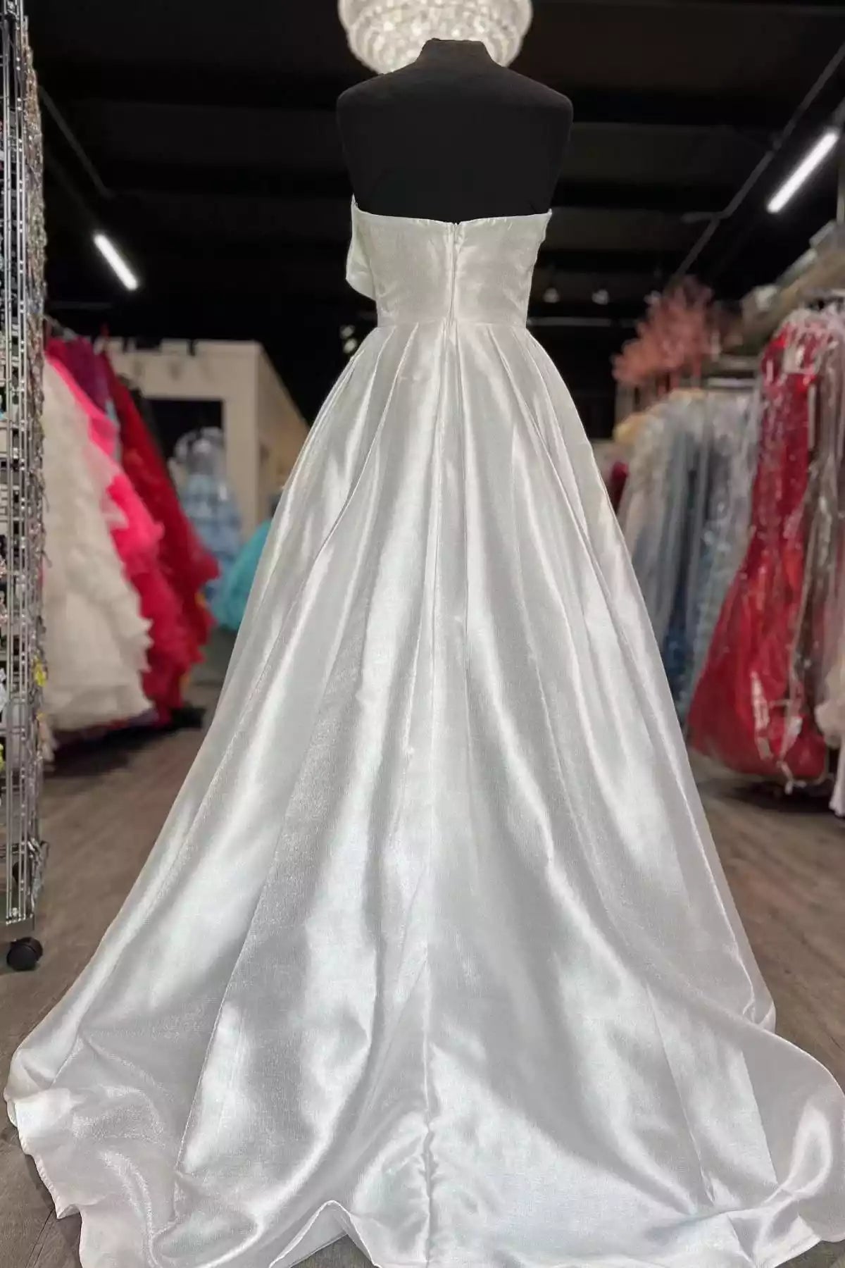 Ivory Satin One-Shoulder Bow-Accent Ball Gown – Regal & Romantic Evening Party Dress