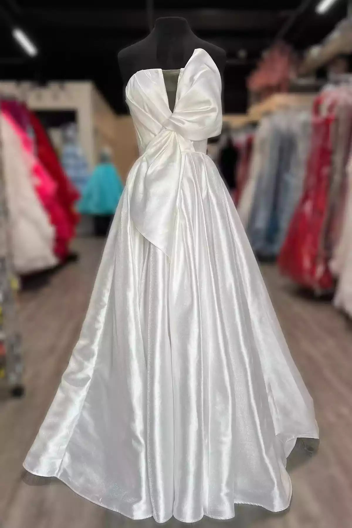 Ivory Satin One-Shoulder Bow-Accent Ball Gown – Regal & Romantic Evening Party Dress
