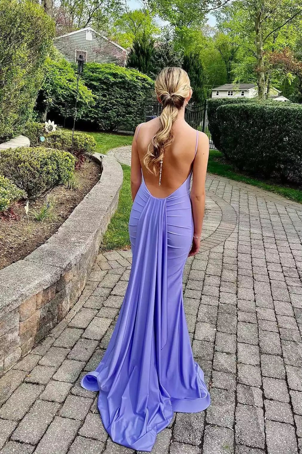 Lavender Satin Spaghetti-Strap Deep Open-Back Mermaid Gown – Romantic & Elegant Evening Party Dress