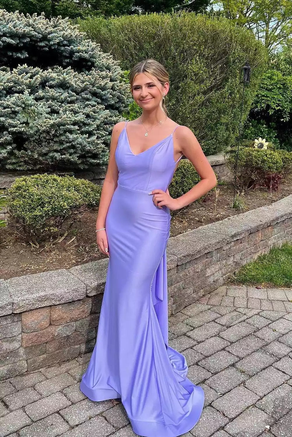 Lavender Satin Spaghetti-Strap Deep Open-Back Mermaid Gown – Romantic & Elegant Evening Party Dress