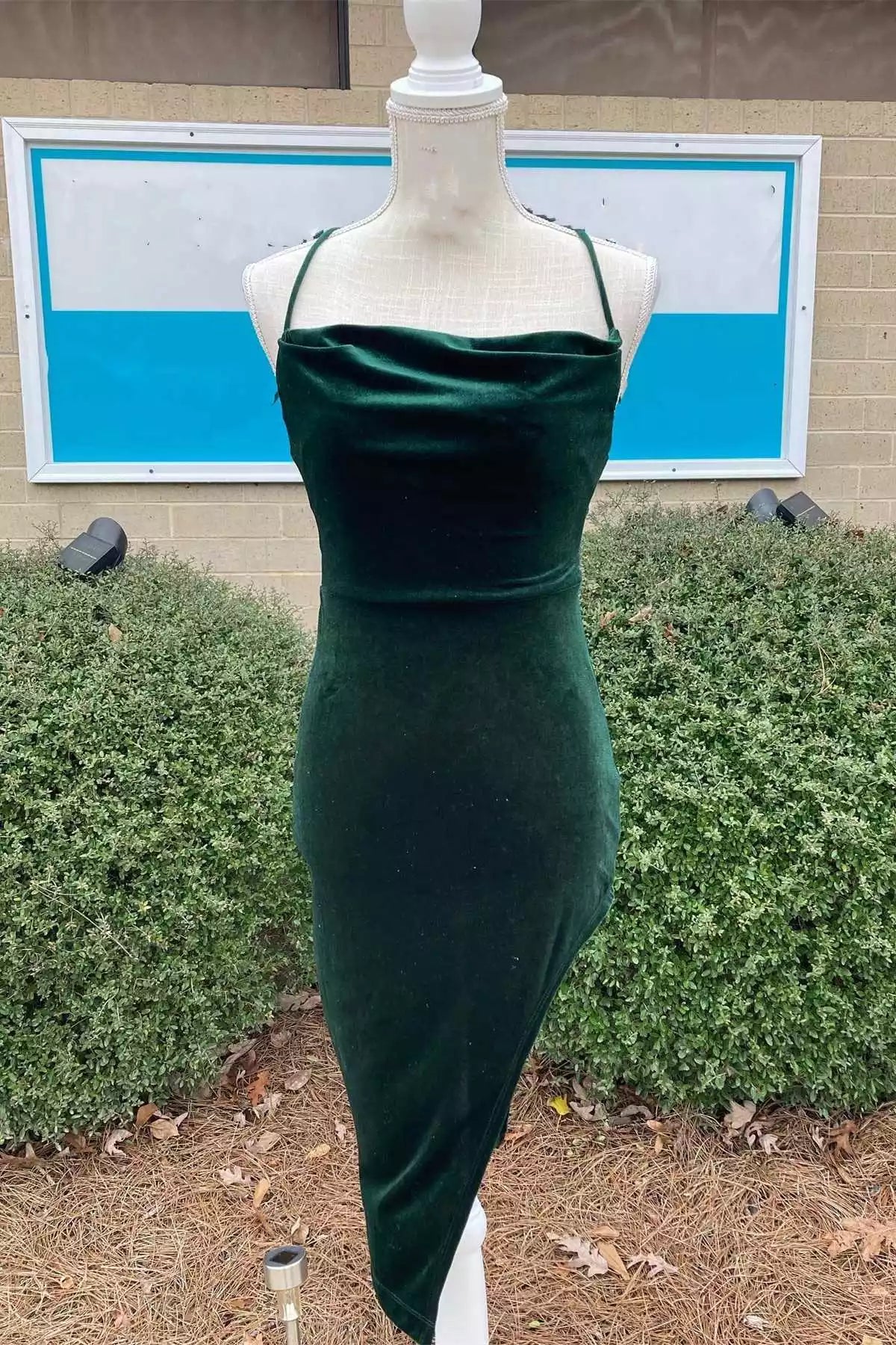 Luxe Emerald Velvet Mermaid Dress with Multi-Strap Crisscross Back