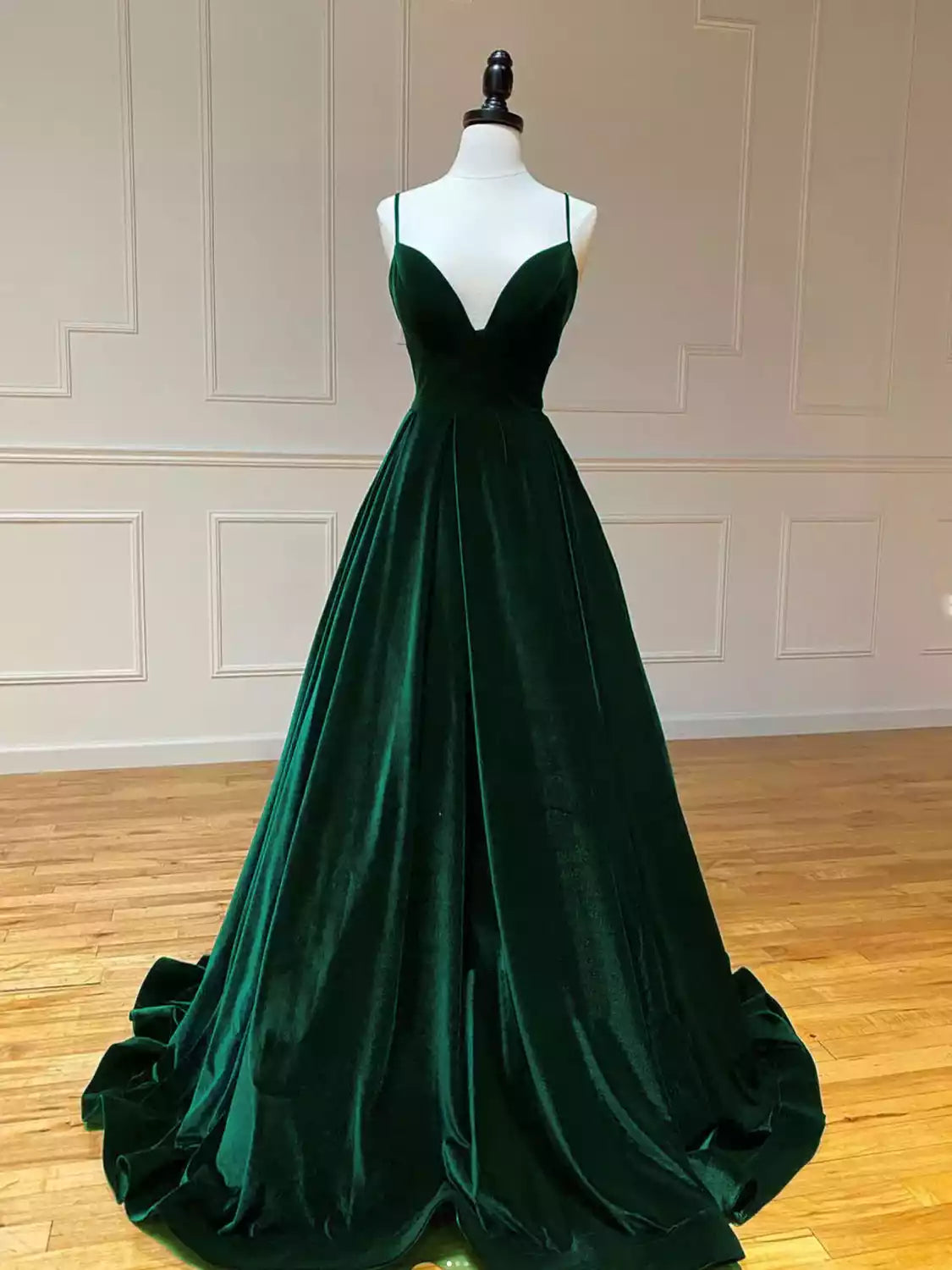 Luxurious Emerald Green Velvet Ballgown with Plunging V-Neck & Crisscross Back