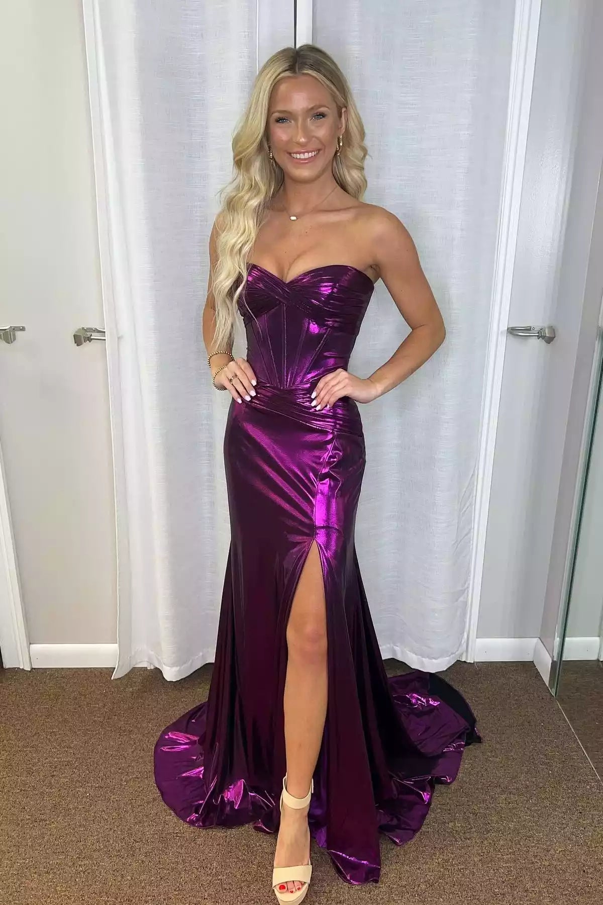 Metallic Plum Strapless Open-Back Mermaid Gown – Dazzling & Elegant Evening Party Dress