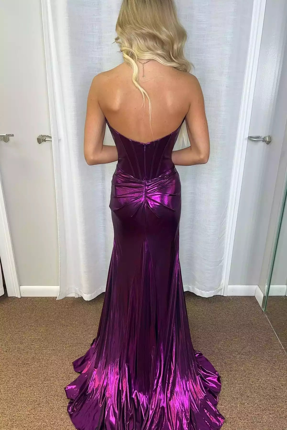 Metallic Plum Strapless Open-Back Mermaid Gown – Dazzling & Elegant Evening Party Dress