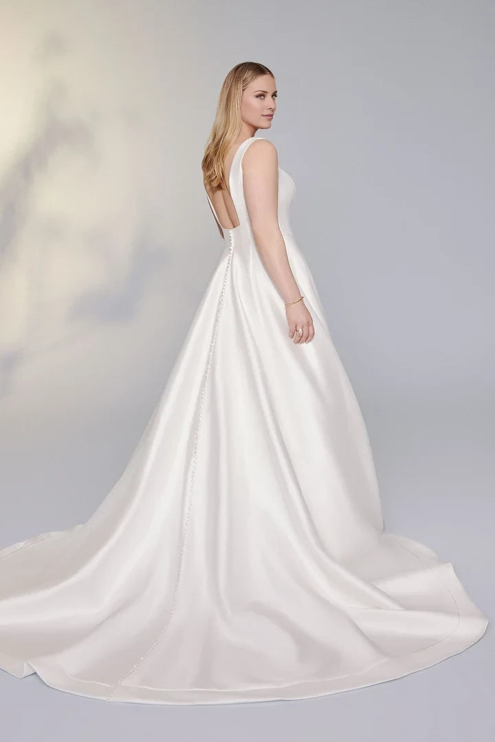 Plus Size Square Neck Backless Ball Gown Wedding Dresses