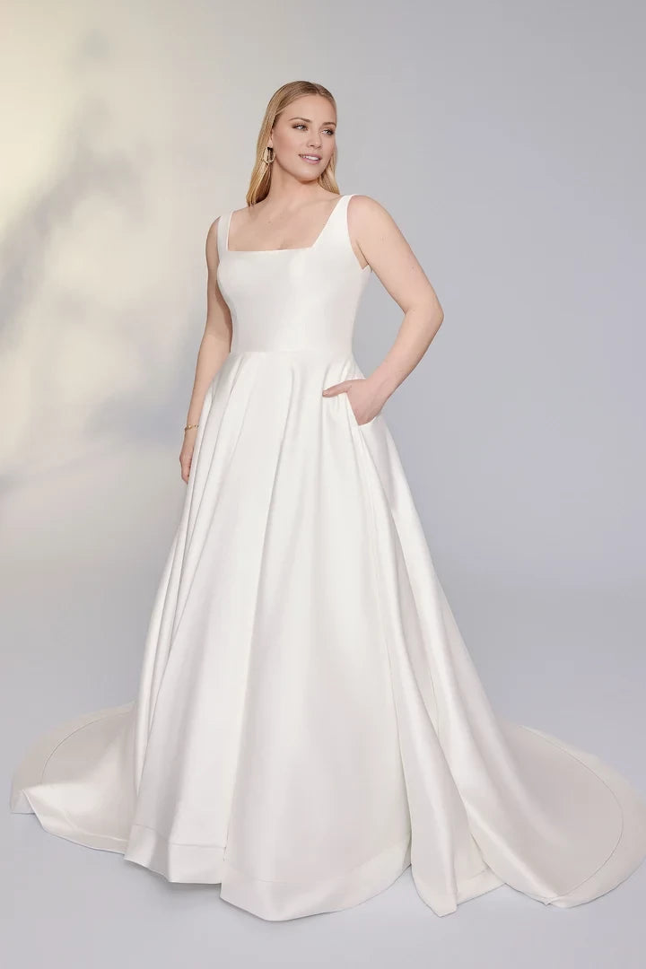 Plus Size Square Neck Backless Ball Gown Wedding Dresses