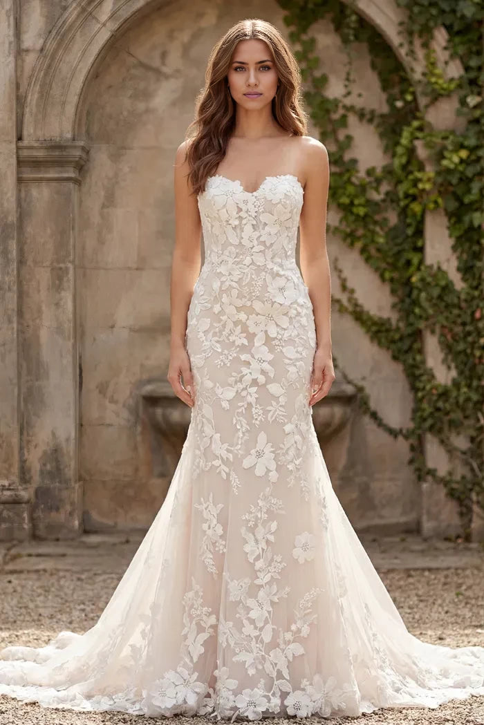 Romantic Mermaid Strapless 3D-Floral Lace-Tulle Train Length Wedding Dresses
