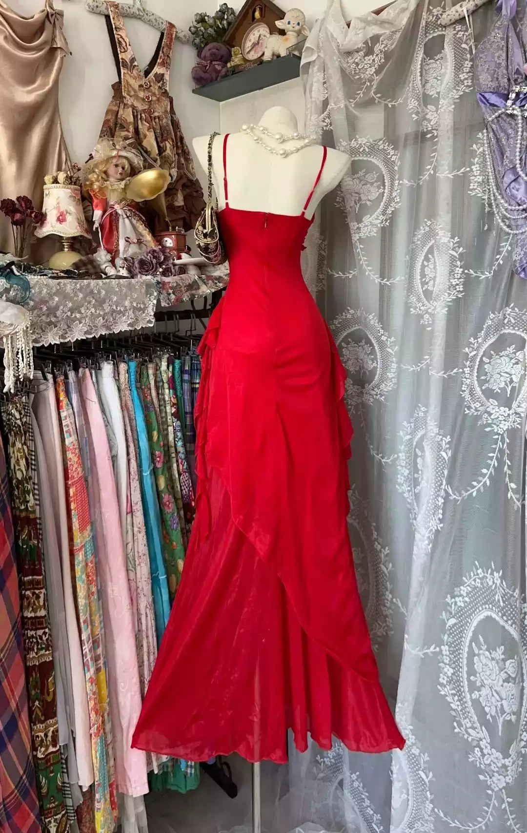 Romantic Red Chiffon Gown with Ruffled Mermaid Silhouette & Spaghetti Straps