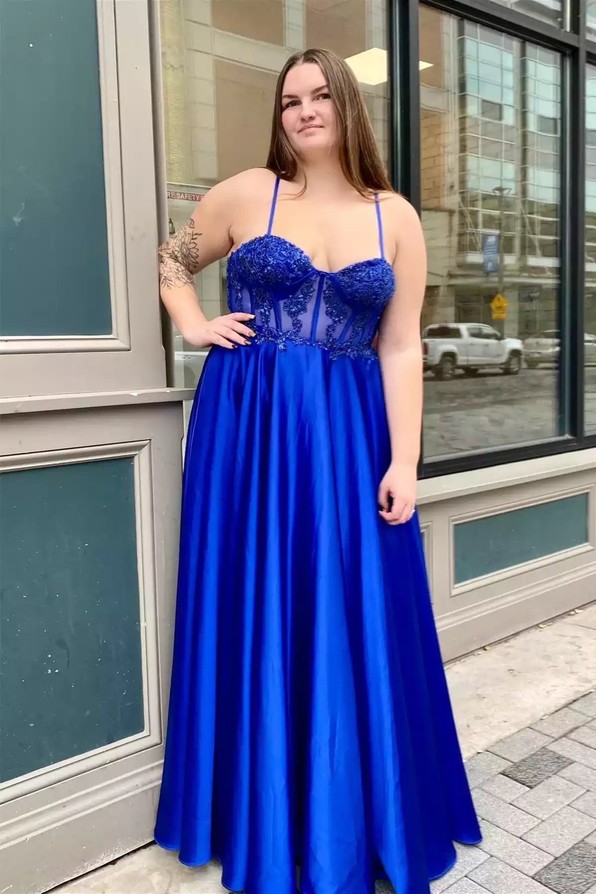 Royal Blue Satin Lace-Embellished Crisscross-Back Ball Gown – Regal & Glamorous Evening Party Dress
