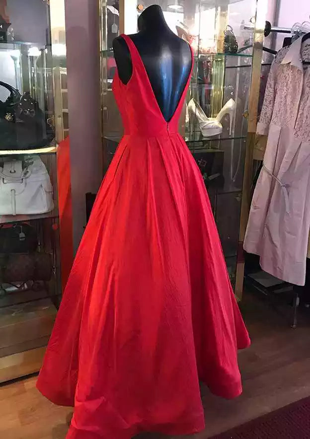 Scarlet Red Sleeveless Square-Neck Ball Gown – Timeless & Dazzling Evening Party Dress