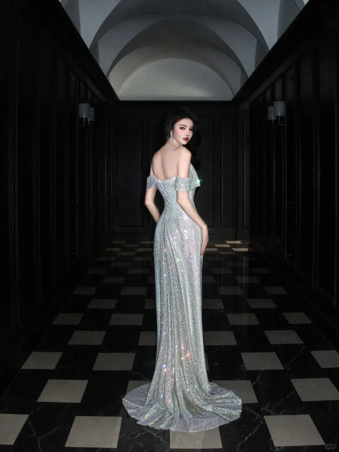 Silver Sequin Off-the-Shoulder Mermaid Gown – Sweetheart Neck Sparkle Evening Dress with Train