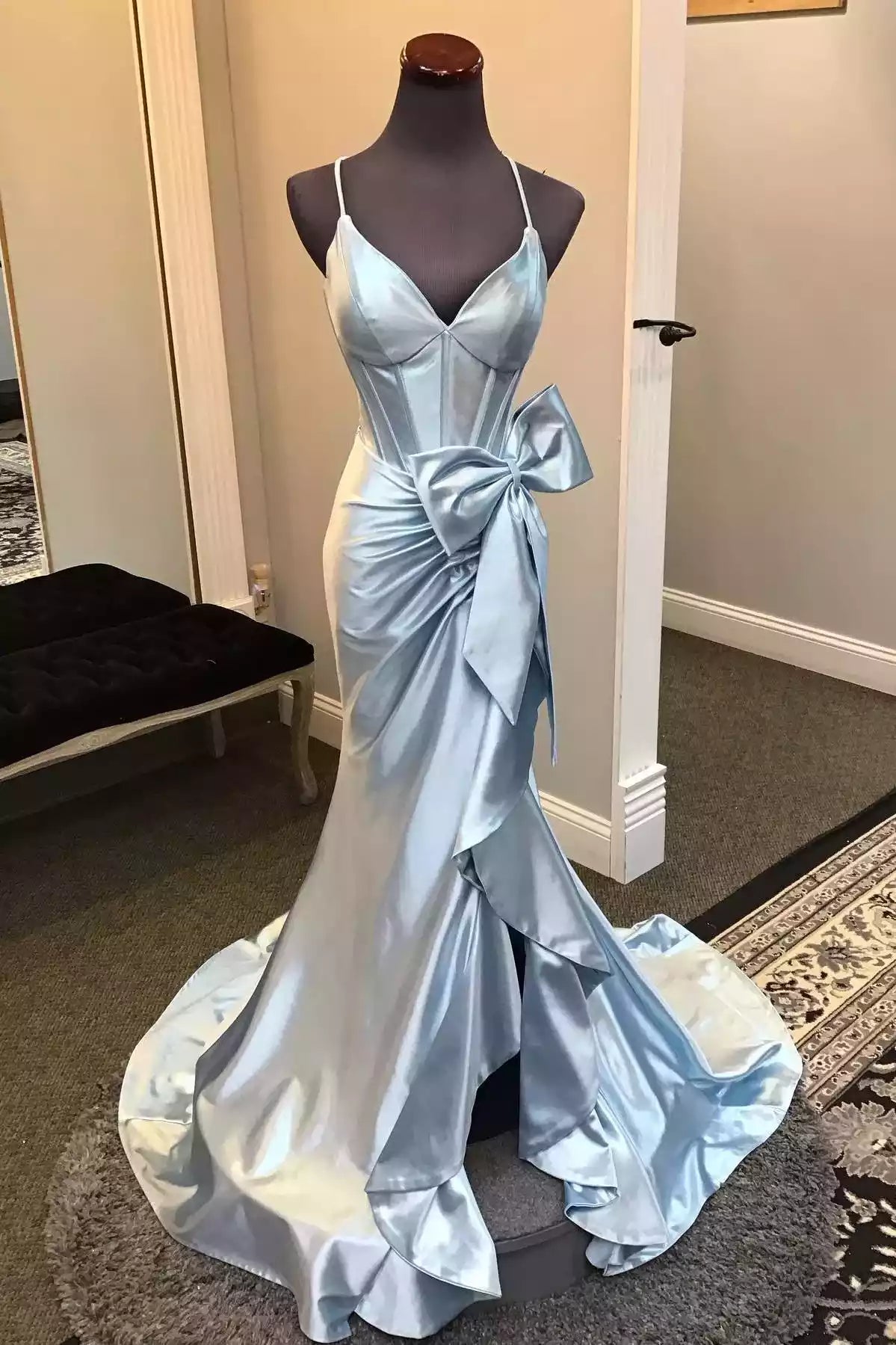 Sky Blue Satin Crisscross-Back Bow-Accent Mermaid Gown – Elegant & Glamorous Evening Party Dress