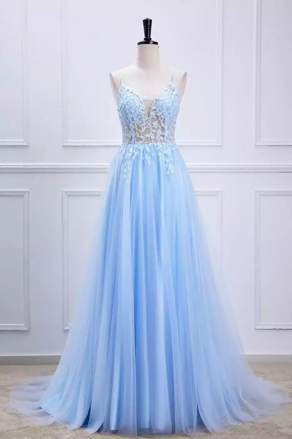 Sky Blue Tulle Lace-Embellished Crisscross-Back Gown – Dreamy & Elegant Evening Party Dress