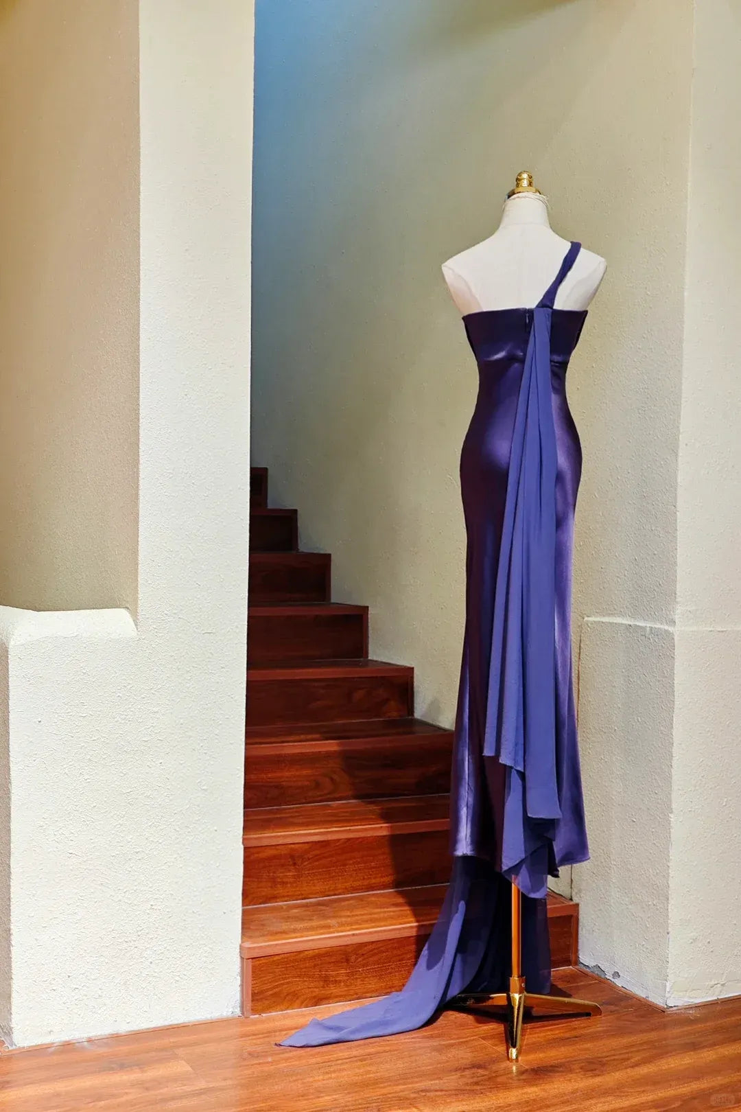 Sleek Mermaid One-Shoulder Twisted Knot Deep Purple Satin Gown