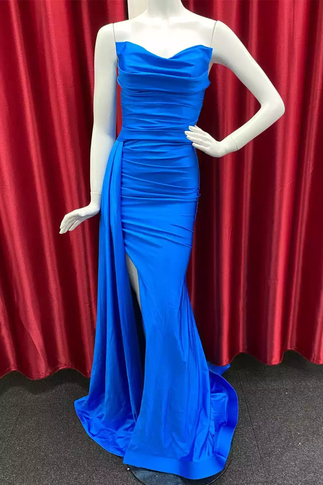 Sleek Mermaid Strapless Ruched-back Slit Floor-length Formal Gown